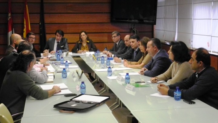 Agricultura y Ganadería y Fomento y Medio Ambiente elaborarán una norma conjunta que garantice un equilibrio en las prácticas agrarias 