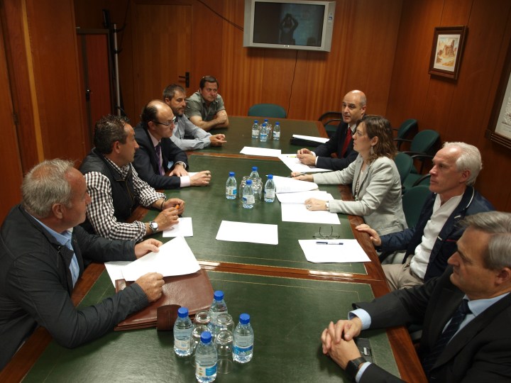 La Consejera de Agricultura analiza con la Comunidad de Regantes de Torquemada la modernización del&nbsp;regadío