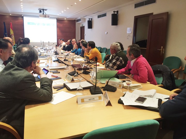 Fernando Miranda analiza con el sector vitivinícola la aplicación del régimen de autorizaciones de plantaciones de viñedo en&nbsp;2016