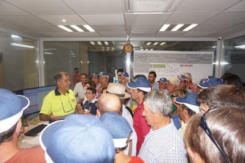 Los socios de la zona de Vitigudino de Cobadú visitan la sede de la cooperativa