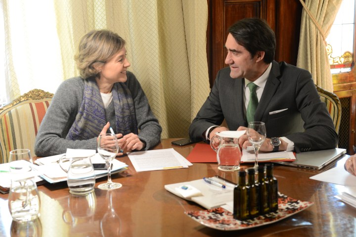 García Tejerina destaca al consejero de Fomento y Medio Ambiente de Castilla y León que los presupuestos incorporan la declaración como obra de interés general del proyecto de mejora para el abastecimiento de&nbsp;Ávila