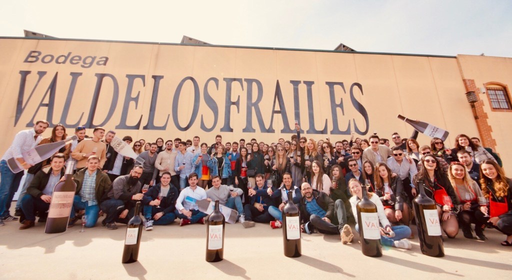 ‘Jóvenes por el vino’ y Bodega Valdelosfrailes firman un manifiesto a favor del&nbsp;vino