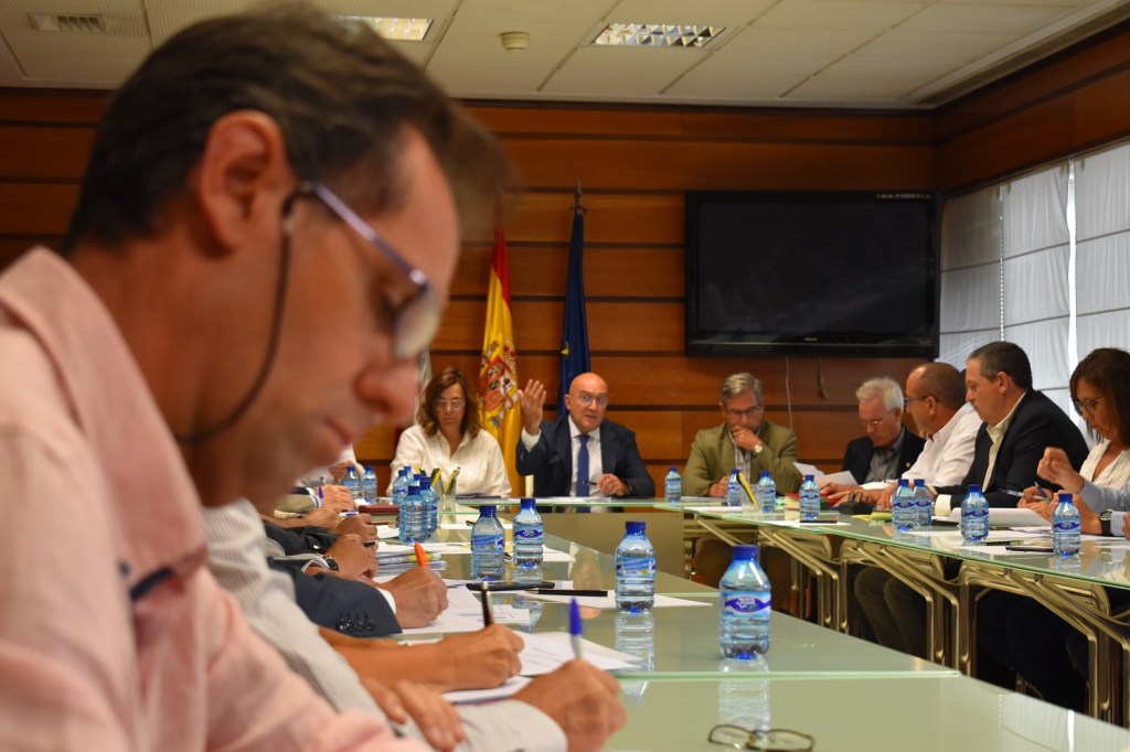 Castilla y León actúa en 113 municipios y 2.000 kilómetros de reservorios y vías de dispersión para destruir las huras del topillo&nbsp;campesino