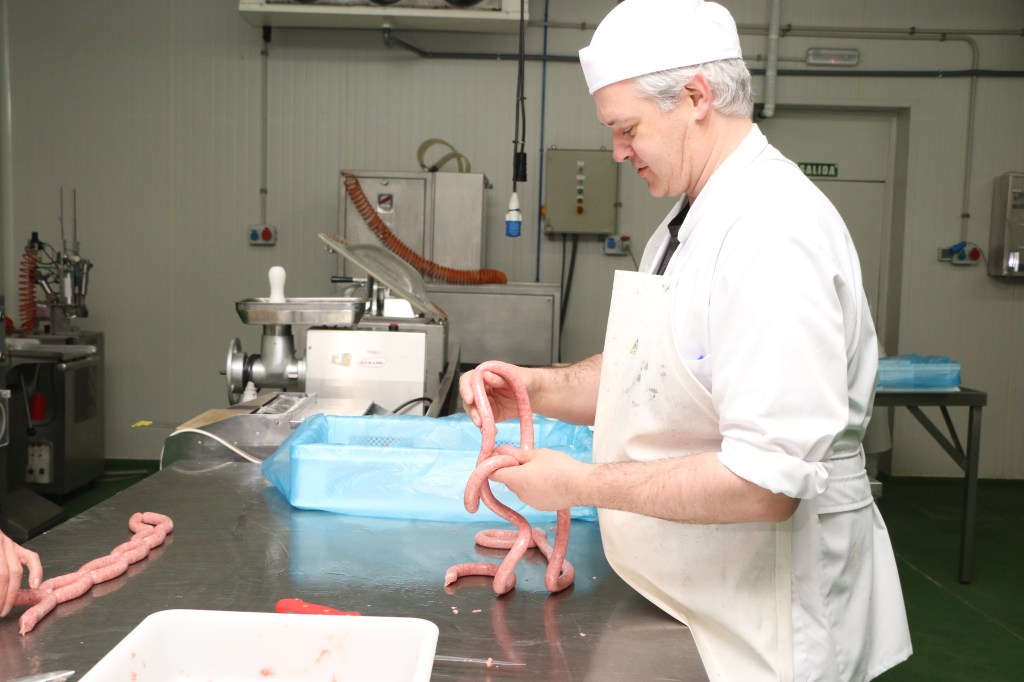 Cadena de favores para revitalizar la economía&nbsp;local