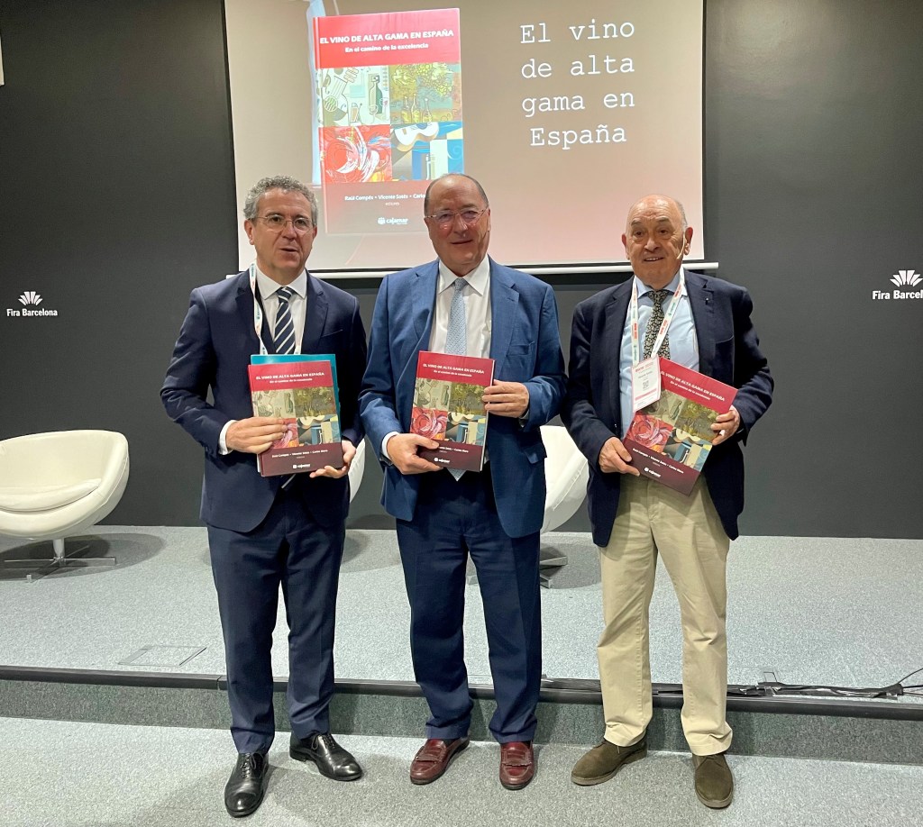 Carlos Moro, Raúl Compés y Vicente Sotés, premio la Organización Internacional OIV por ‘El vino de alta gama en&nbsp;España’