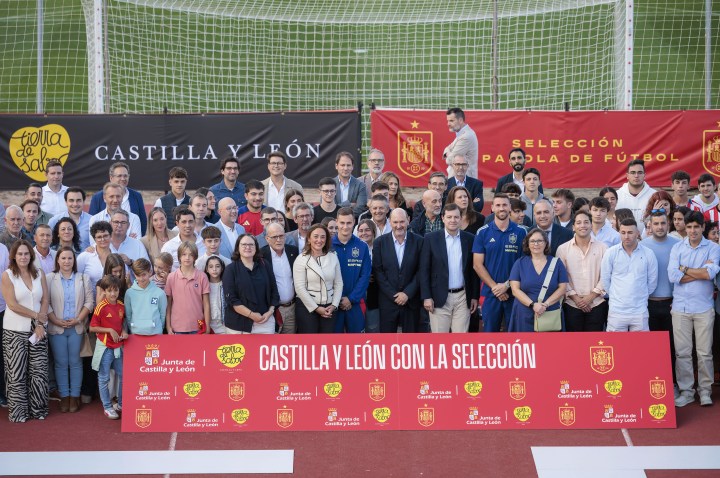 «Mañueco resalta que el patrocinio de Tierra de Sabor con la RFEF reforzará la proyección nacional e internacional del sector agroalimentario de Castilla y León. Inversión de 2,9 M€ hasta 2028.»