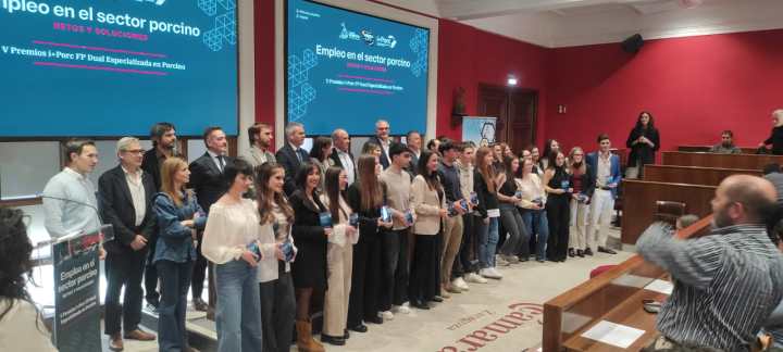 Cuatro estudiantes de los Centros Integrados de Formación Profesional Agraria de Castilla y León han sido galardonados en los Premios i+Porc 2025 por su excelencia en la FP Dual del porcino. Un reconocimiento nacional al talento y la innovación del futuro agroganadero.