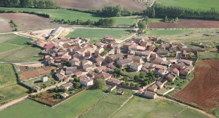 Arenillas (Soria) ofrece vivienda gratuita, trabajo y la gestión de su bar para atraer a una familia con&nbsp;hijos