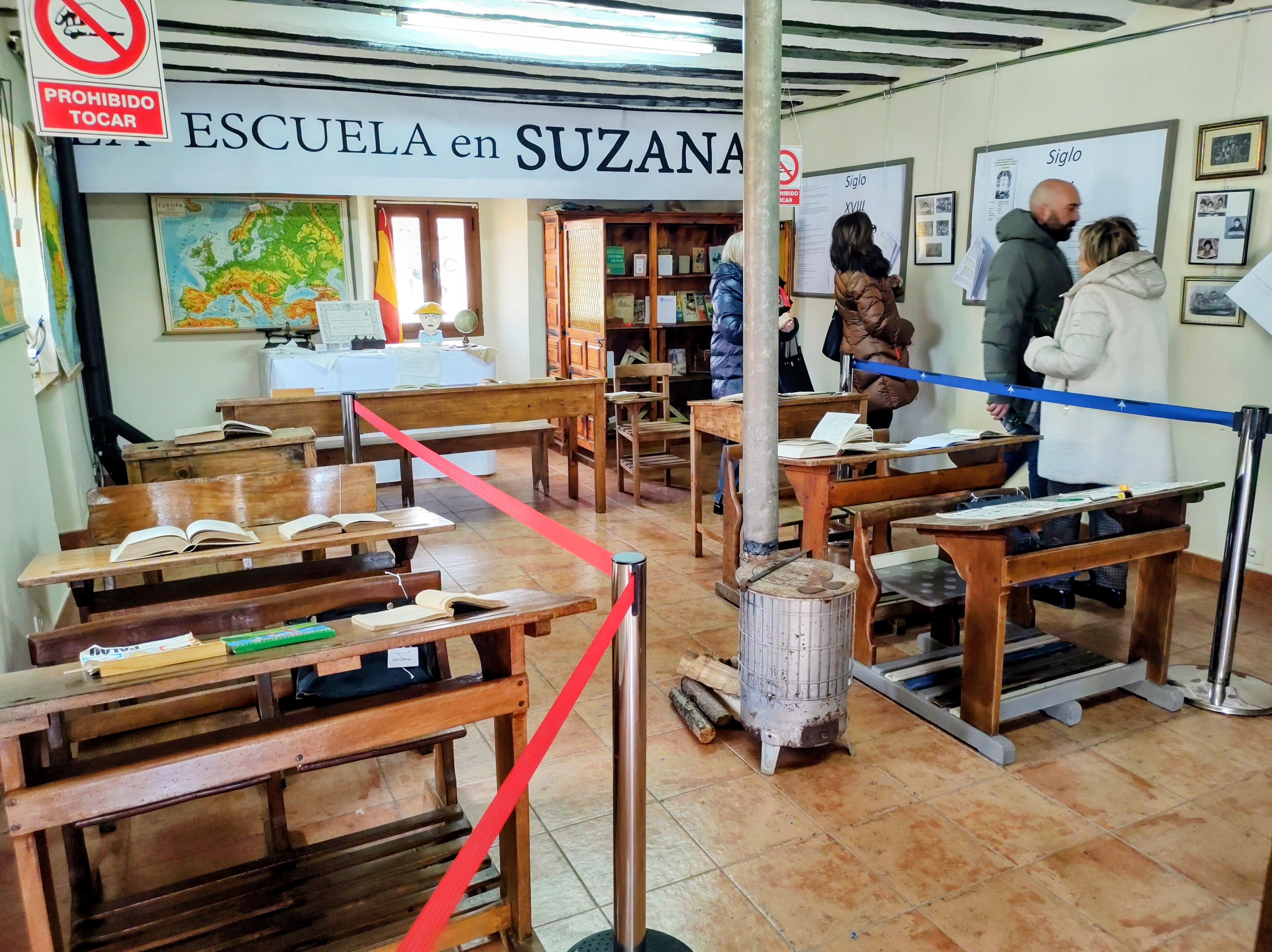 La antigua escuela de Suzana acoge una exposición sobre educación tradicional y juegos populares