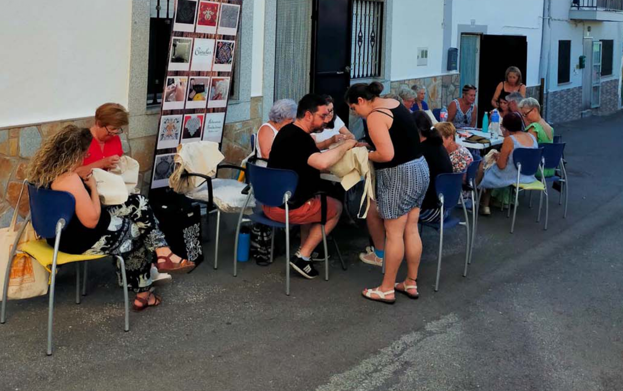 El bordado vuelve a salir al fresco en 18 pueblos salmantinos