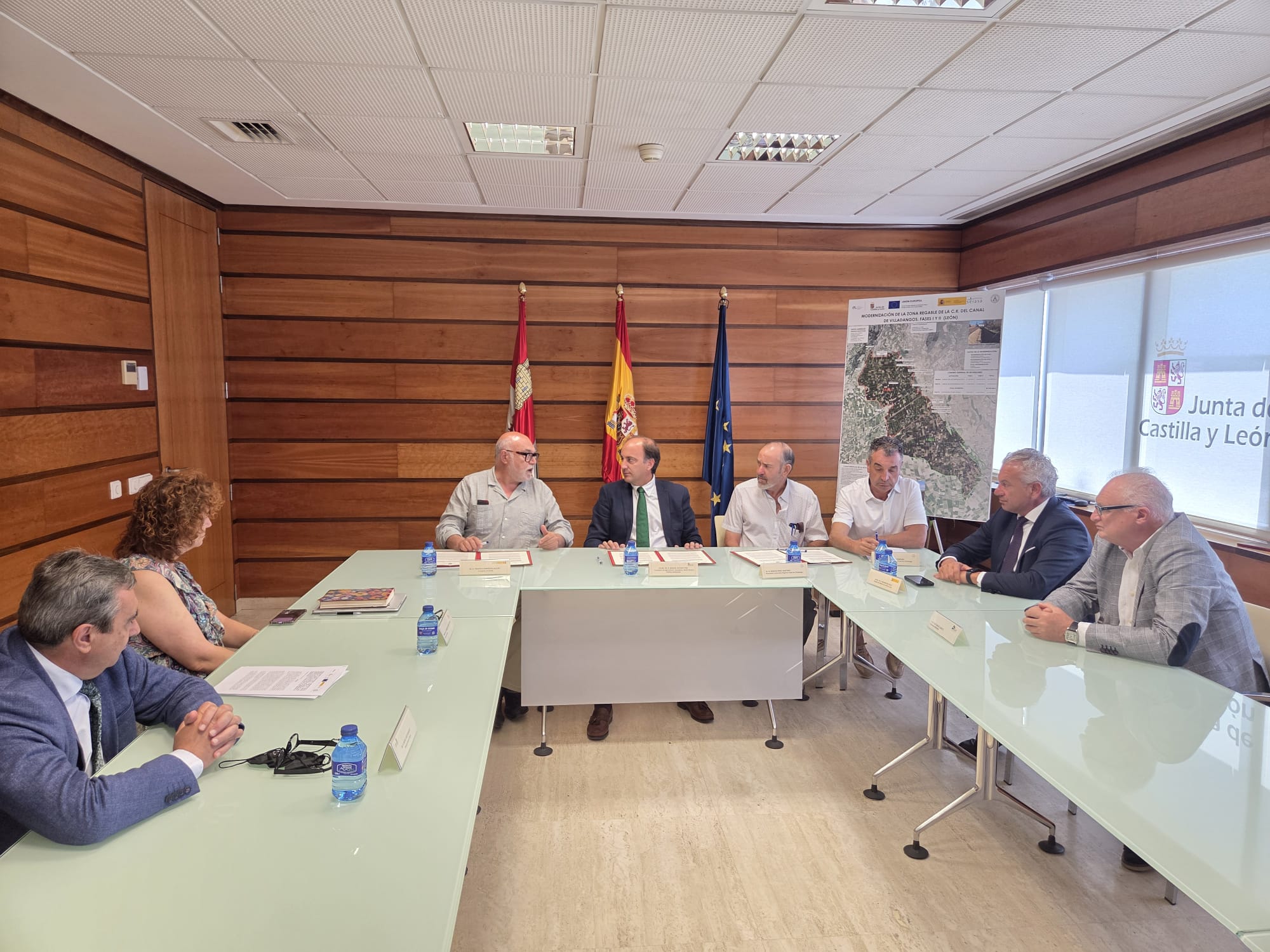La Junta de Castilla y León, El SEIASA y los regantes impulsan una inversión de 90 millones para modernizar 5.938 hectáreas del Canal de Villadangos, en León.