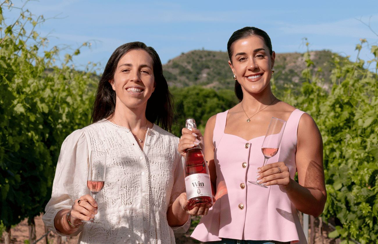 Win lanza un espumoso rosé 0 % con Carolina Marín